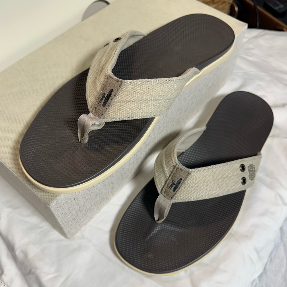 Johnnie-O Portside Del Rey flip flop sandal men 12 khaki tan brown Johnnie O 12M